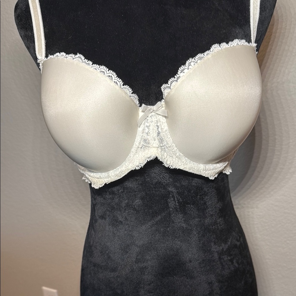 Victoria's Secret Cream Lace Trim Bra